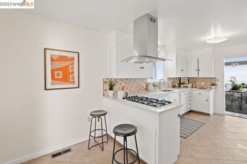 3557 Klamath St, Oakland CA 94602-4126 exterior