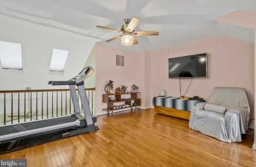8858 Eagle Rock Ln, Springfield VA  22153-1727 exterior