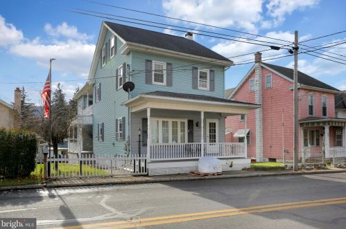 609 Pottsville St, Lykens, PA 17048-1630