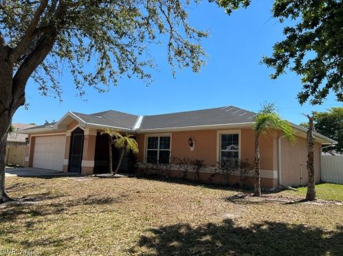 2216 6th Ter, Cape Coral, FL 33990-7703