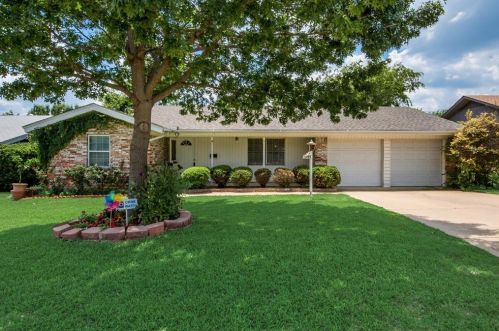 2924 Laredo Dr, Fort Worth, TX 76116-3318