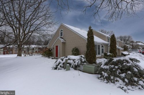 213 Crescent Dr, Swatara, PA 17033-2335