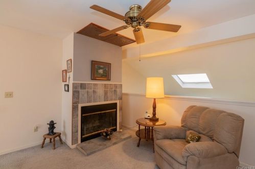 9 Deer Xing Dr, Fishkill NY  12524-1365 exterior