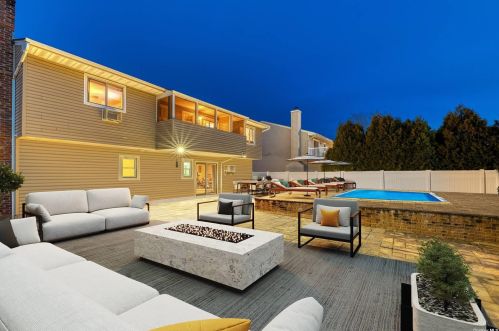 3052 Seaview Ln, North Bellmore, NY 11710-5130