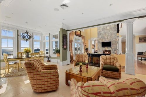 8 Hilltop Dr, Rye Brook NY  10573-5308 exterior