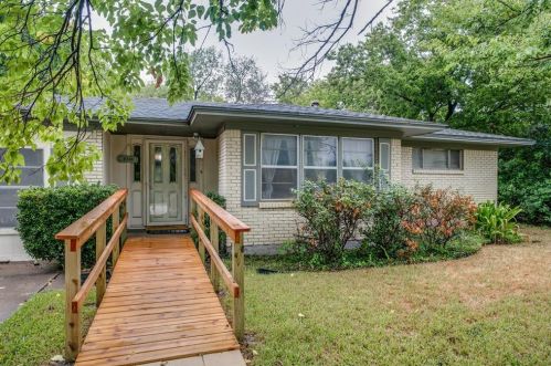 3110 Heather Ln, Denton, TX 76209-1254