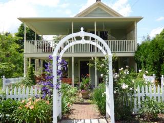 79 Mdw St, Litchfield CT  06759-3504 exterior