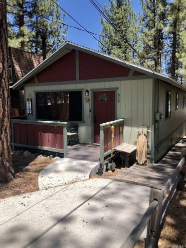629 Sugarloaf Blvd, Big Bear City, CA 92314-9345