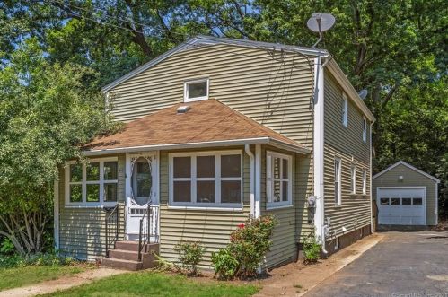 40 Prince St, Killingly, CT 06239-3511