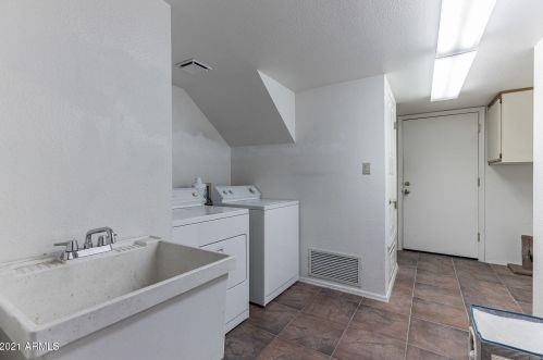 6904 Morrow Dr, Glendale AZ  85308-5850 exterior