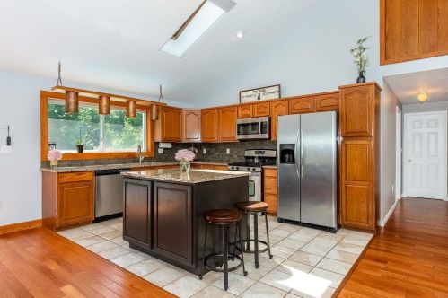 156 Raymond Rd, Deerfield NH  03037-1507 exterior