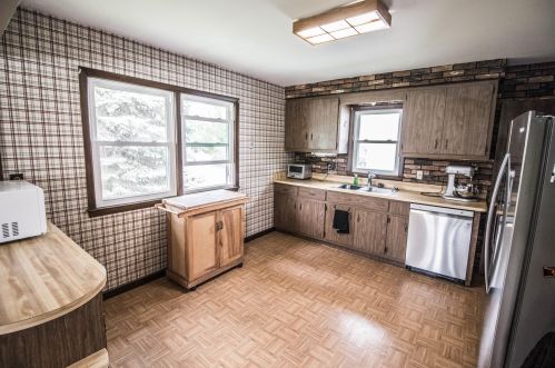 11201 Mount Vernon Ave, Milwaukee WI  53226-4139 exterior