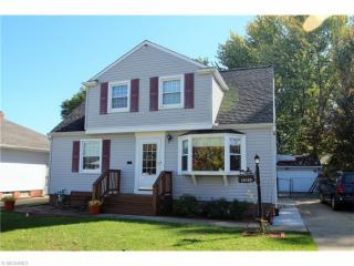 29388 Vinewood Dr, Willowick, OH 44092-2238