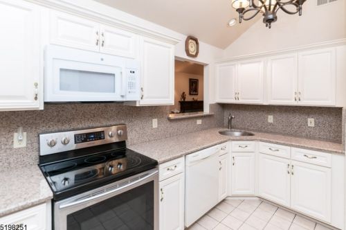 92 Canada Goose Dr, Hackettstown NJ  07840-3135 exterior