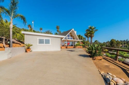 3122 Fruitland Dr, Vista, CA 92084-1506