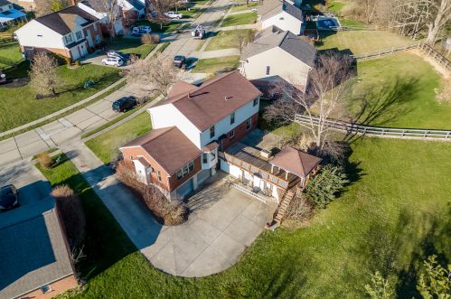 8526 Woodcreek Dr, Florence KY  41042-8237 exterior