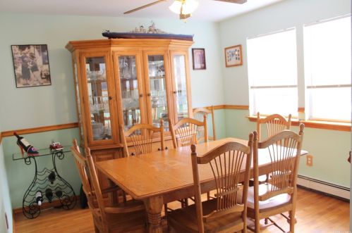 19 Albany Ave, North Lindenhurst, NY 11757-3220