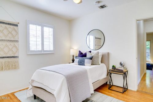 4837 Crown Ave, La Canada CA  91011-3619 exterior