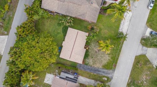 1075 Rordon Ave, Naples FL  34103-4570 exterior