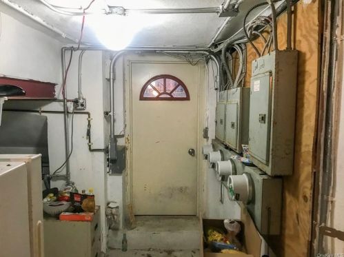 1847 Barnes Ave, Bronx NY  10462-3607 exterior