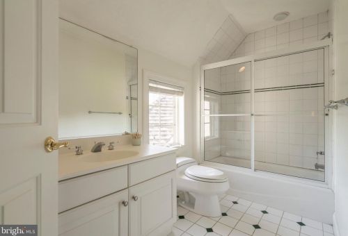 5 Gregory Ln, Newtown Square PA  19073-1518 exterior