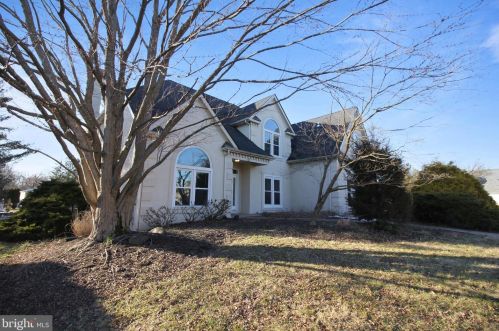 42 Bruce Dr, Southampton PA  18966-2125 exterior