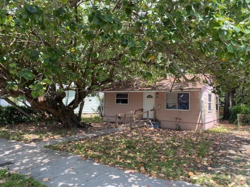 825 21st Ave, Saint Petersburg, FL 33704-3252