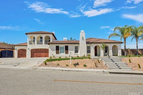 7945 Horizon View Dr, Riverside, CA 92506-7568