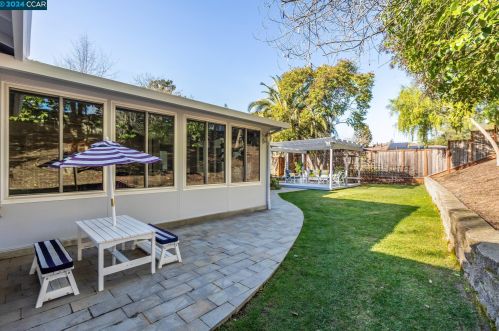 328 Glorietta Blvd, Orinda CA  94563-3204 exterior