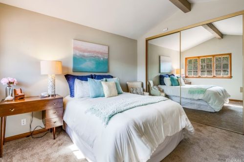 17 Malaga Pl, Manhattan Beach CA  90266-0072 exterior