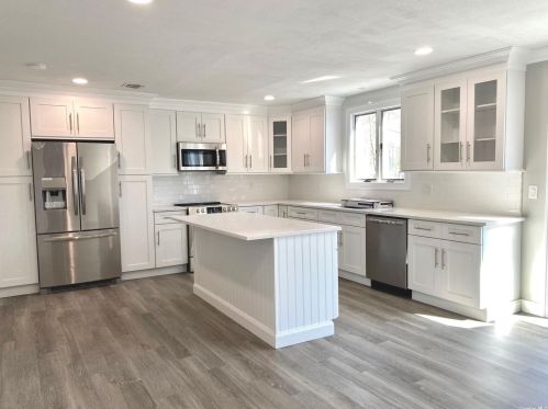 8 Jewel Dr, Holtsville NY  11742-1020 exterior