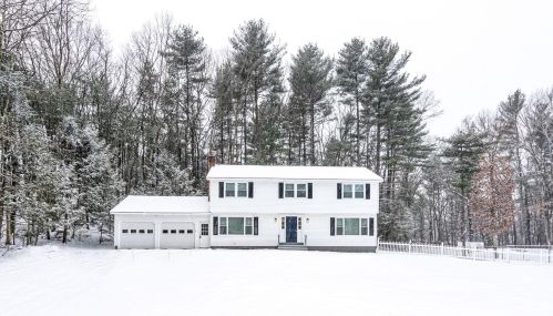 33 Fairway Dr, Hudson, NH 03051-5207