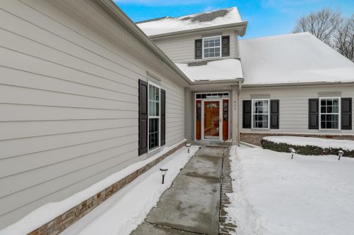 411 Cobblestone Ct, Slinger, WI 53086-9039