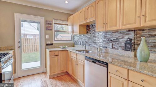 7127 Roosevelt Ave, Falls Church VA  22042-1623 exterior