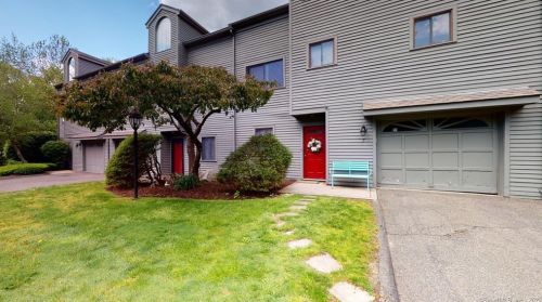 7 Eastview Dr, Brookfield Center, CT 06804-3408