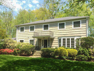 4 Adrian Cir, Scarsdale, NY 10583-7902
