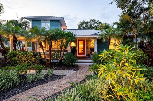 247 30th Ave, Saint Petersburg, FL 33704-2946