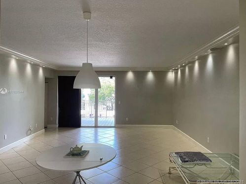 7590 102nd St, Miami, FL 33156-3114