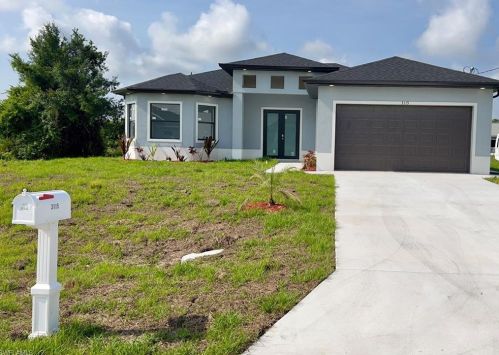 3115 9th St, Lehigh Acres, FL 33976-2902