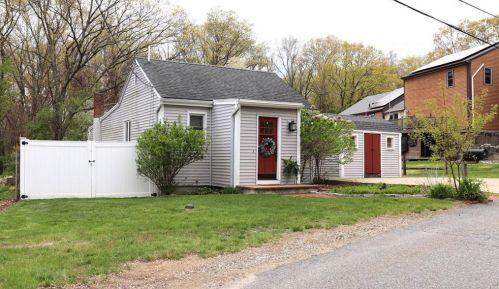 25 Hillview St, Woonsocket RI  02895-5922 exterior