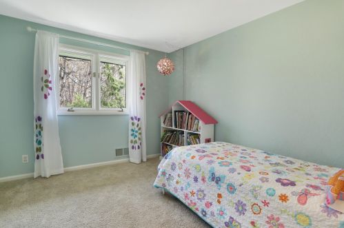 2600 Comstock Ln, Minneapolis MN 55447-1831 exterior