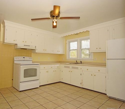 100 Magnolia St, Bridgeport CT  06610-1720 exterior