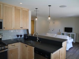 2245 12th Ave, Seattle WA  98119-2411 exterior