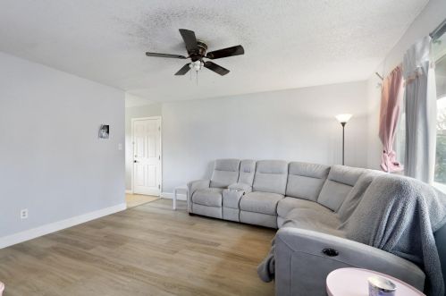 7313 Hutchins Way, North Highlands CA  95660-3437 exterior