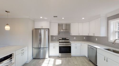 2386 Lindy Rd, Westbury NY  11590-6107 exterior