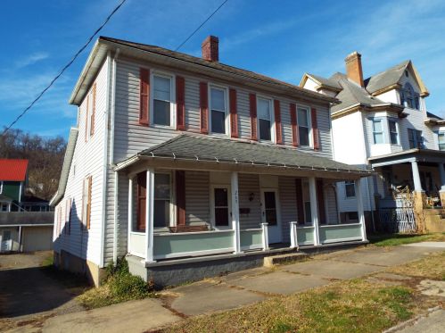 269 Fort St, Nelsonville, OH 45764-1073