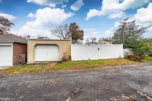 1372 Queen St, Pottstown PA  19464-5042 exterior