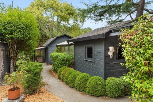 1095 Pine Tree Ln, Sebastopol CA  95472-2681 exterior