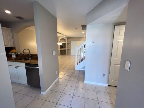 817 208th Dr, Hollywood FL  33029-2150 exterior