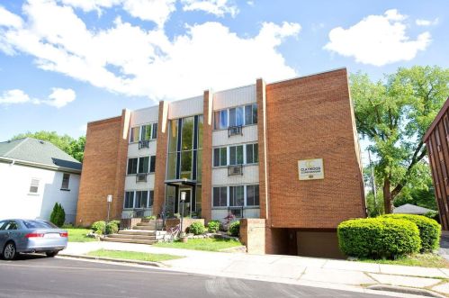825 Henry Clay St, Milwaukee WI  53217-5660 exterior